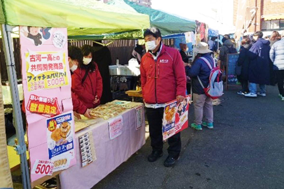 古河一高生と共同開発したうなぎの蒲焼タレ味と甘露煮タレ味のせんべい-2